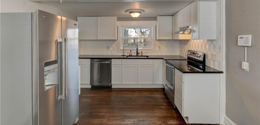 4859 NW Waukomis Drive, Northmoor, MO 64151