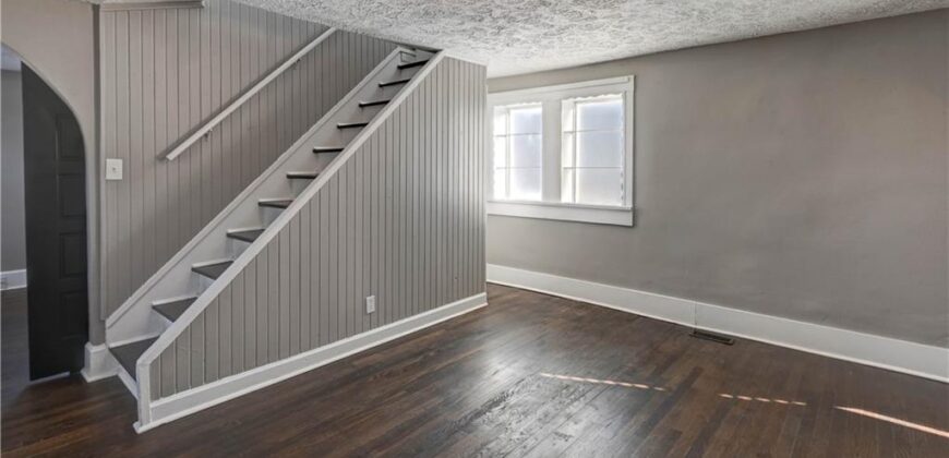 4859 NW Waukomis Drive, Northmoor, MO 64151