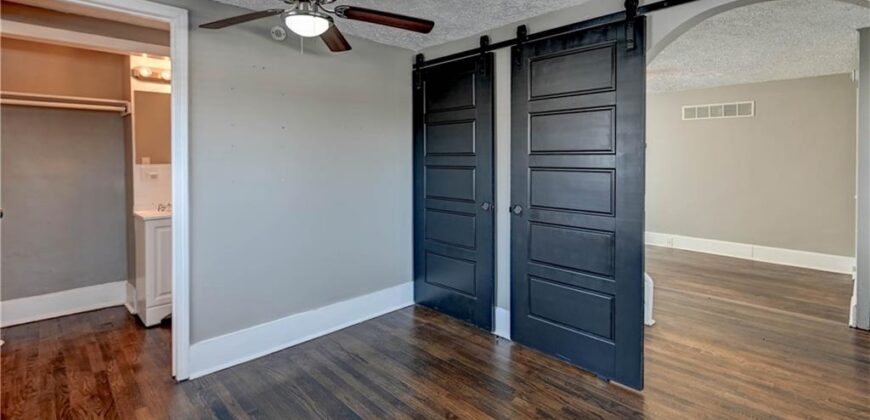 4859 NW Waukomis Drive, Northmoor, MO 64151