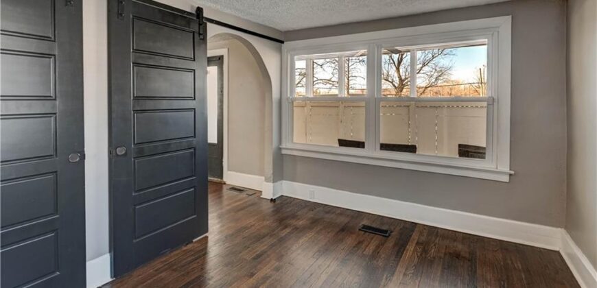 4859 NW Waukomis Drive, Northmoor, MO 64151