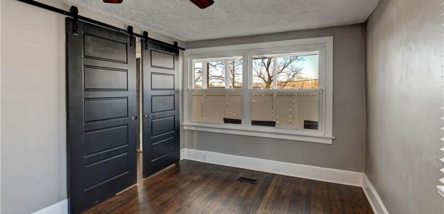 4859 NW Waukomis Drive, Northmoor, MO 64151