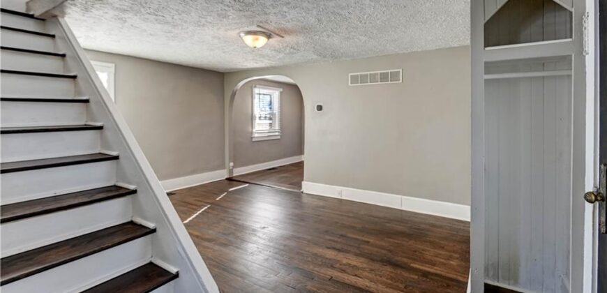 4859 NW Waukomis Drive, Northmoor, MO 64151