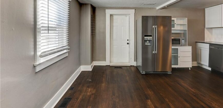 4859 NW Waukomis Drive, Northmoor, MO 64151