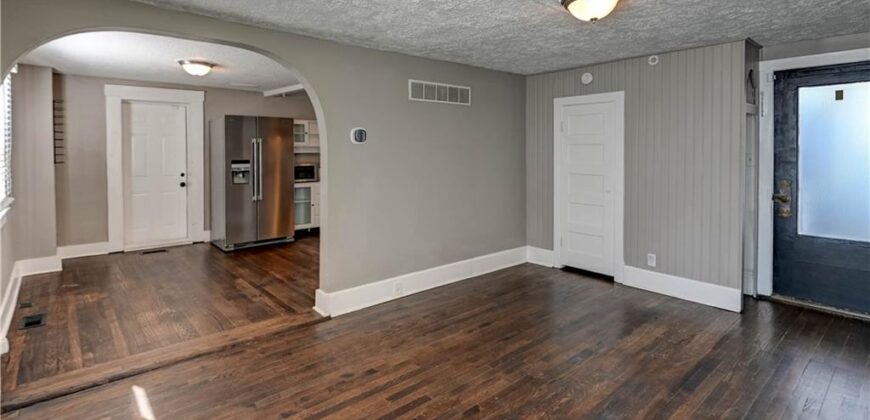 4859 NW Waukomis Drive, Northmoor, MO 64151