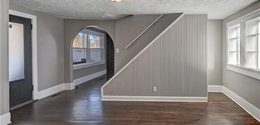 4859 NW Waukomis Drive, Northmoor, MO 64151