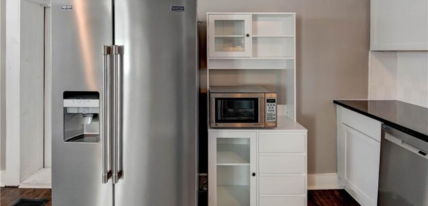 4859 NW Waukomis Drive, Northmoor, MO 64151