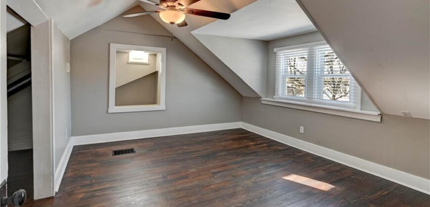 4859 NW Waukomis Drive, Northmoor, MO 64151