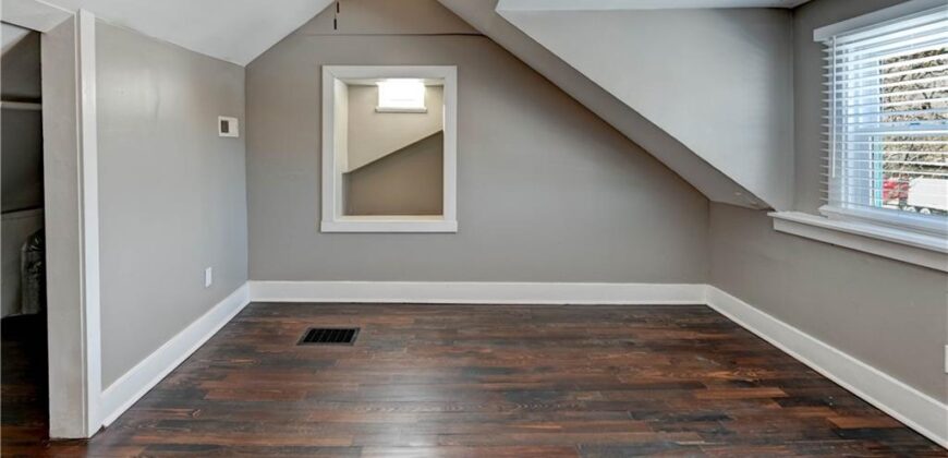 4859 NW Waukomis Drive, Northmoor, MO 64151