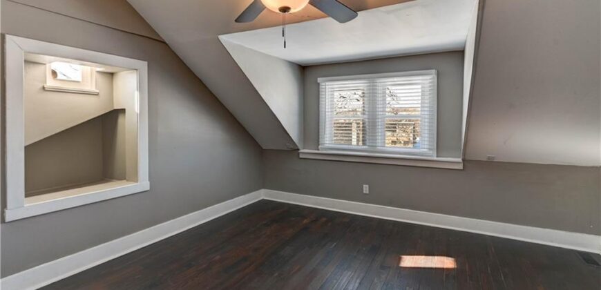 4859 NW Waukomis Drive, Northmoor, MO 64151