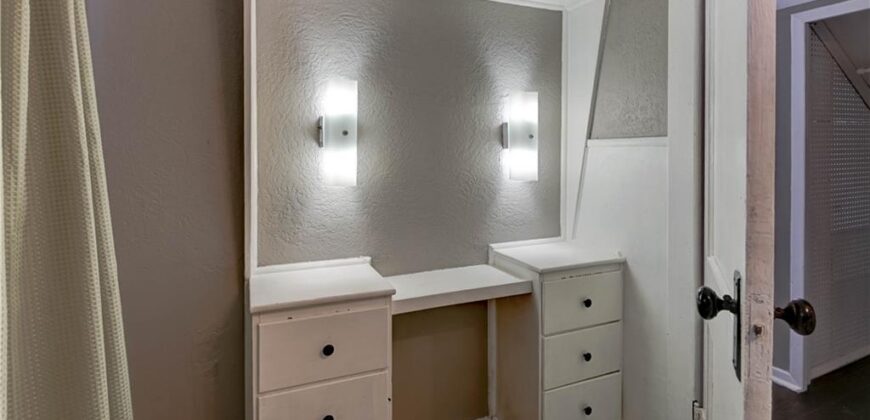 4859 NW Waukomis Drive, Northmoor, MO 64151