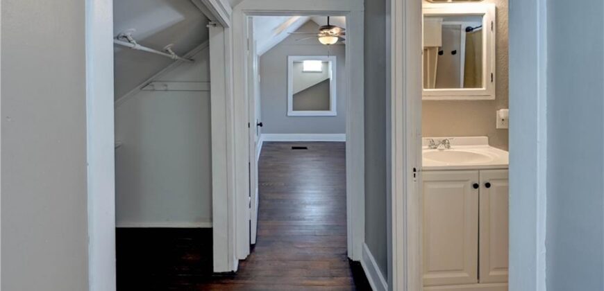 4859 NW Waukomis Drive, Northmoor, MO 64151