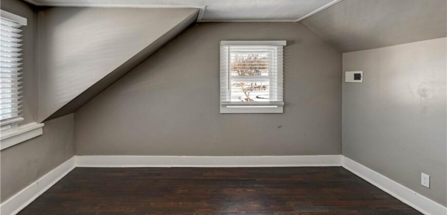 4859 NW Waukomis Drive, Northmoor, MO 64151