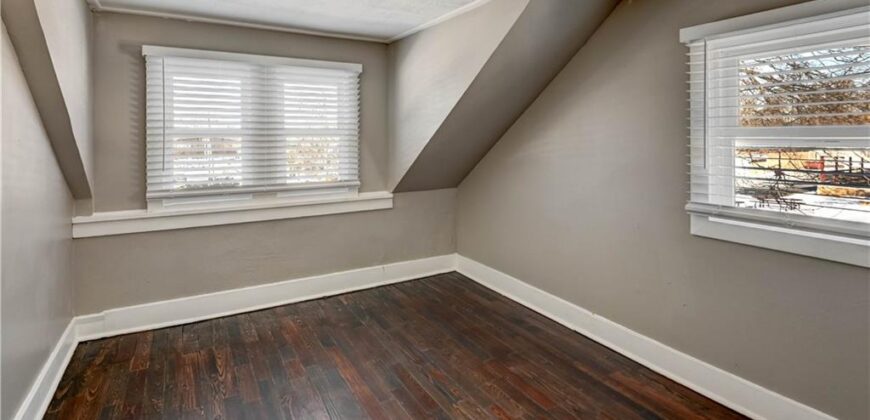 4859 NW Waukomis Drive, Northmoor, MO 64151