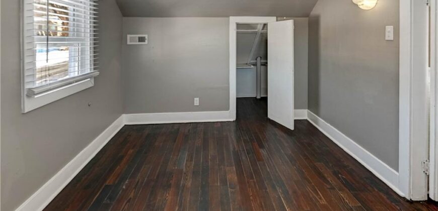 4859 NW Waukomis Drive, Northmoor, MO 64151