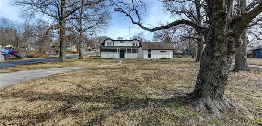 4859 NW Waukomis Drive, Northmoor, MO 64151