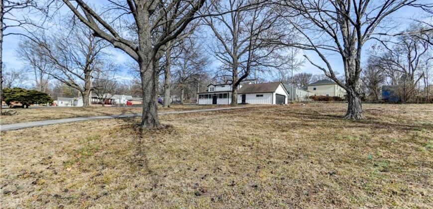 4859 NW Waukomis Drive, Northmoor, MO 64151