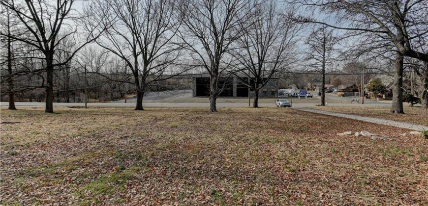 4859 NW Waukomis Drive, Northmoor, MO 64151