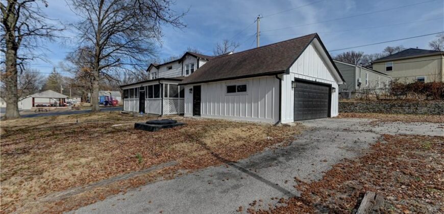 4859 NW Waukomis Drive, Northmoor, MO 64151