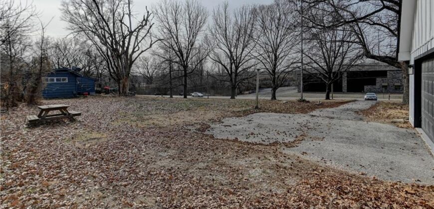 4859 NW Waukomis Drive, Northmoor, MO 64151