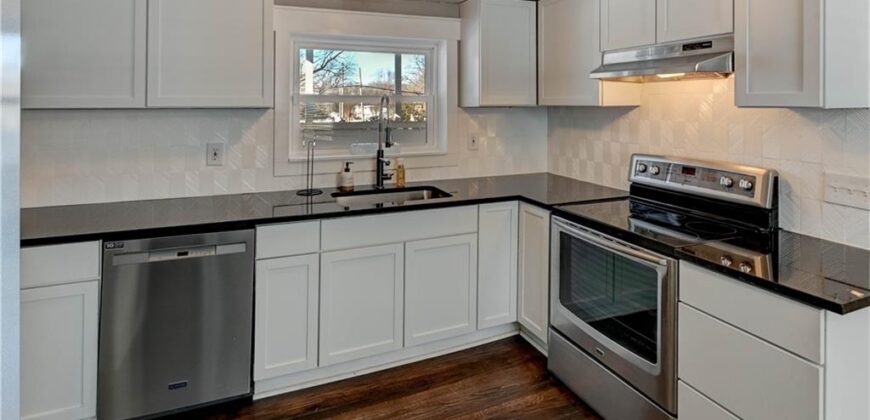 4859 NW Waukomis Drive, Northmoor, MO 64151