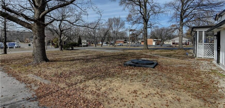 4859 NW Waukomis Drive, Northmoor, MO 64151