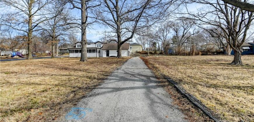 4859 NW Waukomis Drive, Northmoor, MO 64151