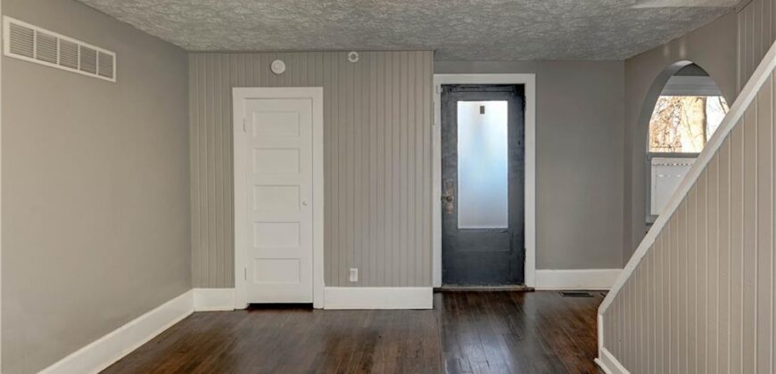 4859 NW Waukomis Drive, Northmoor, MO 64151