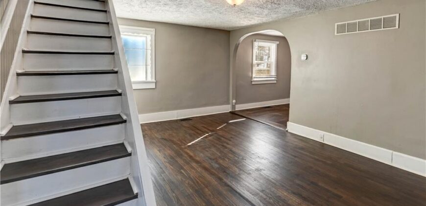 4859 NW Waukomis Drive, Northmoor, MO 64151