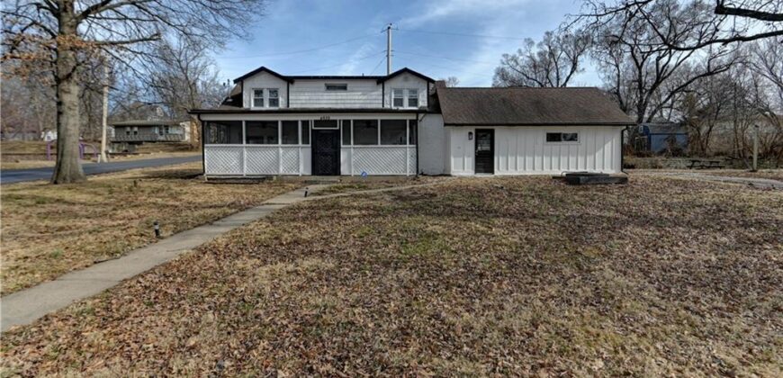 4859 NW Waukomis Drive, Northmoor, MO 64151