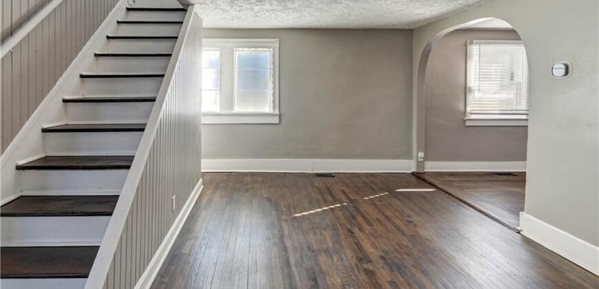 4859 NW Waukomis Drive, Northmoor, MO 64151