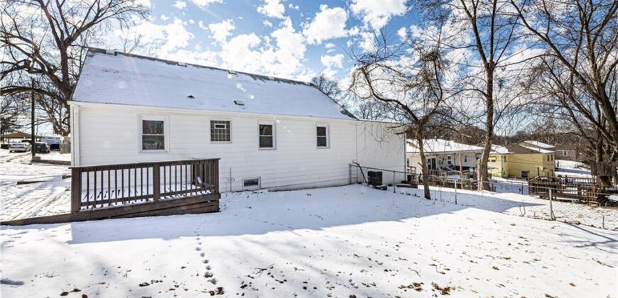 808 NE Russell Road, Kansas City, MO 64116