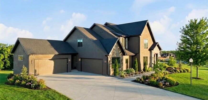 7445 NW Fawn Avenue, Parkville, MO 64152
