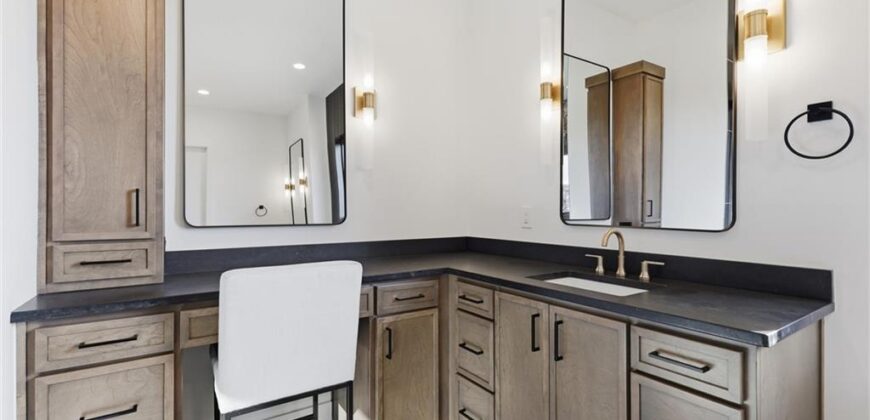 7445 NW Fawn Avenue, Parkville, MO 64152