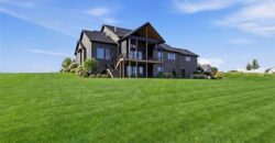 7445 NW Fawn Avenue, Parkville, MO 64152