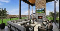 7445 NW Fawn Avenue, Parkville, MO 64152