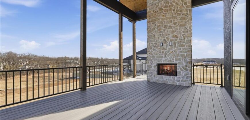 7445 NW Fawn Avenue, Parkville, MO 64152