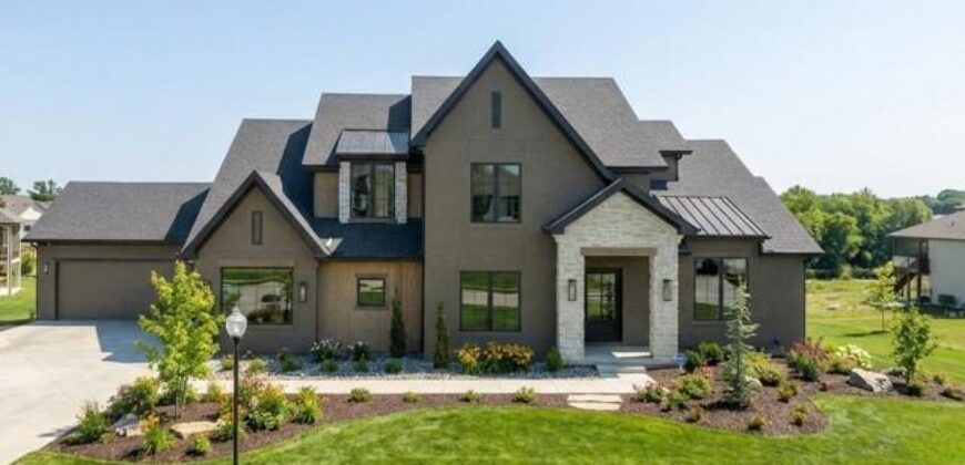 7445 NW Fawn Avenue, Parkville, MO 64152
