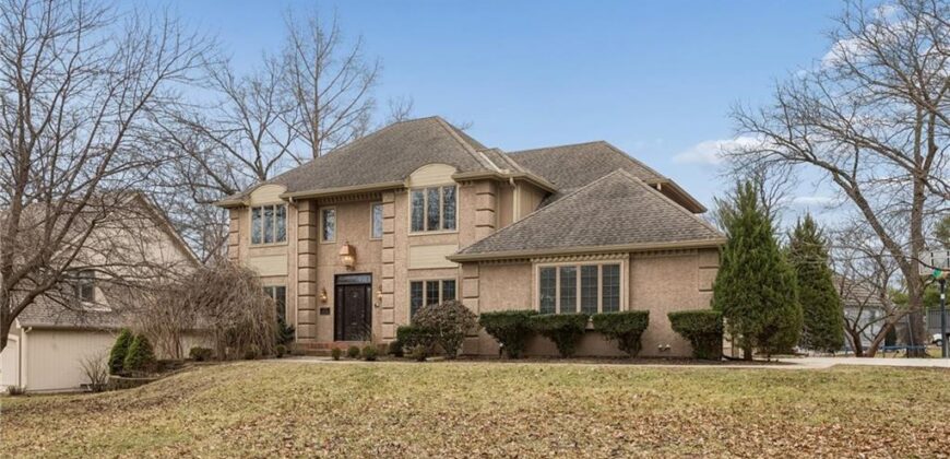 132 The Woodlands Drive, Gladstone, MO 64119