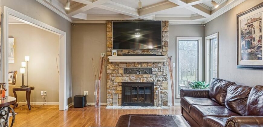 132 The Woodlands Drive, Gladstone, MO 64119