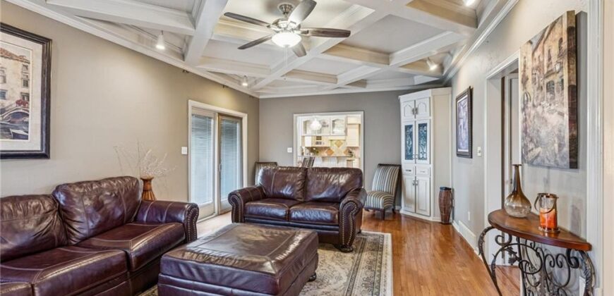 132 The Woodlands Drive, Gladstone, MO 64119