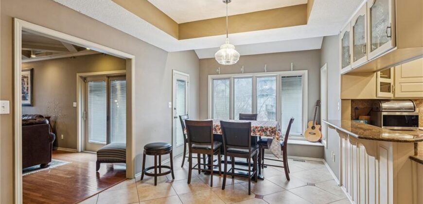 132 The Woodlands Drive, Gladstone, MO 64119