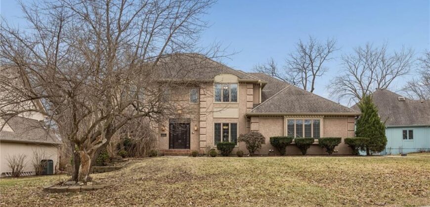 132 The Woodlands Drive, Gladstone, MO 64119