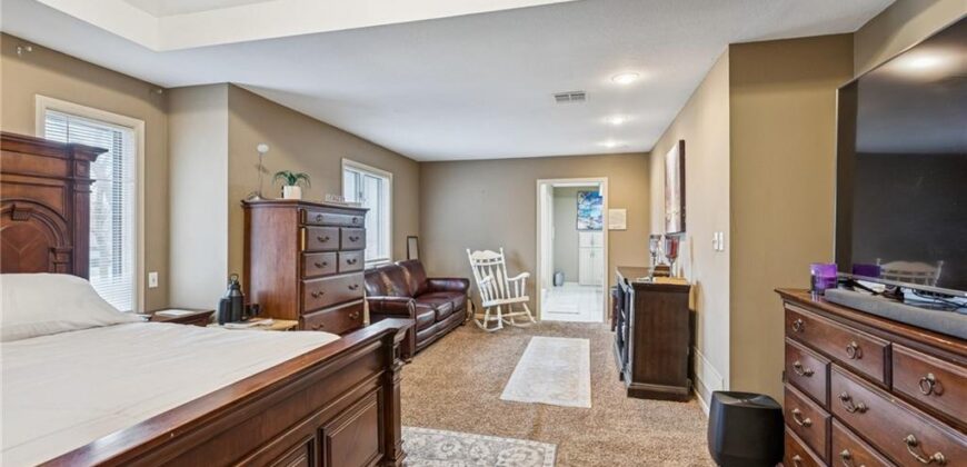 132 The Woodlands Drive, Gladstone, MO 64119