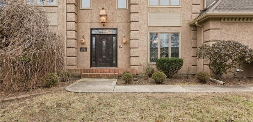 132 The Woodlands Drive, Gladstone, MO 64119