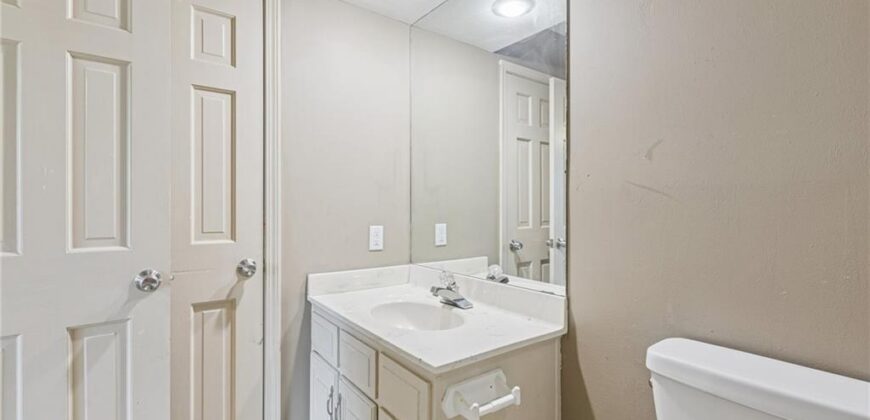 132 The Woodlands Drive, Gladstone, MO 64119