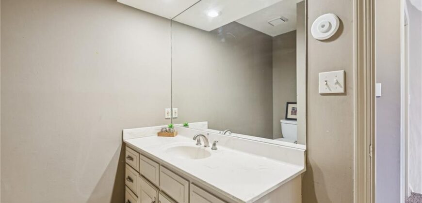 132 The Woodlands Drive, Gladstone, MO 64119