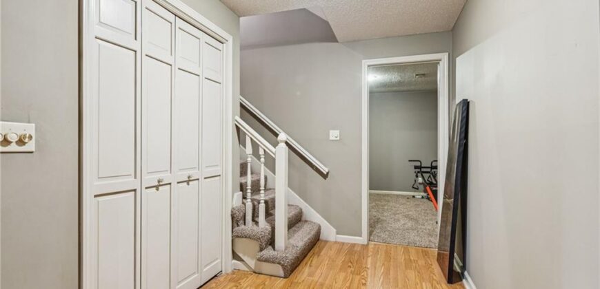 132 The Woodlands Drive, Gladstone, MO 64119
