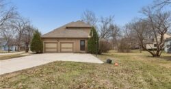 132 The Woodlands Drive, Gladstone, MO 64119