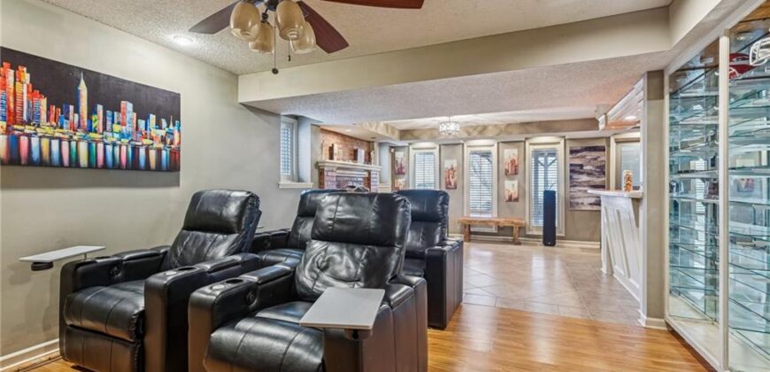 132 The Woodlands Drive, Gladstone, MO 64119