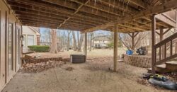 132 The Woodlands Drive, Gladstone, MO 64119